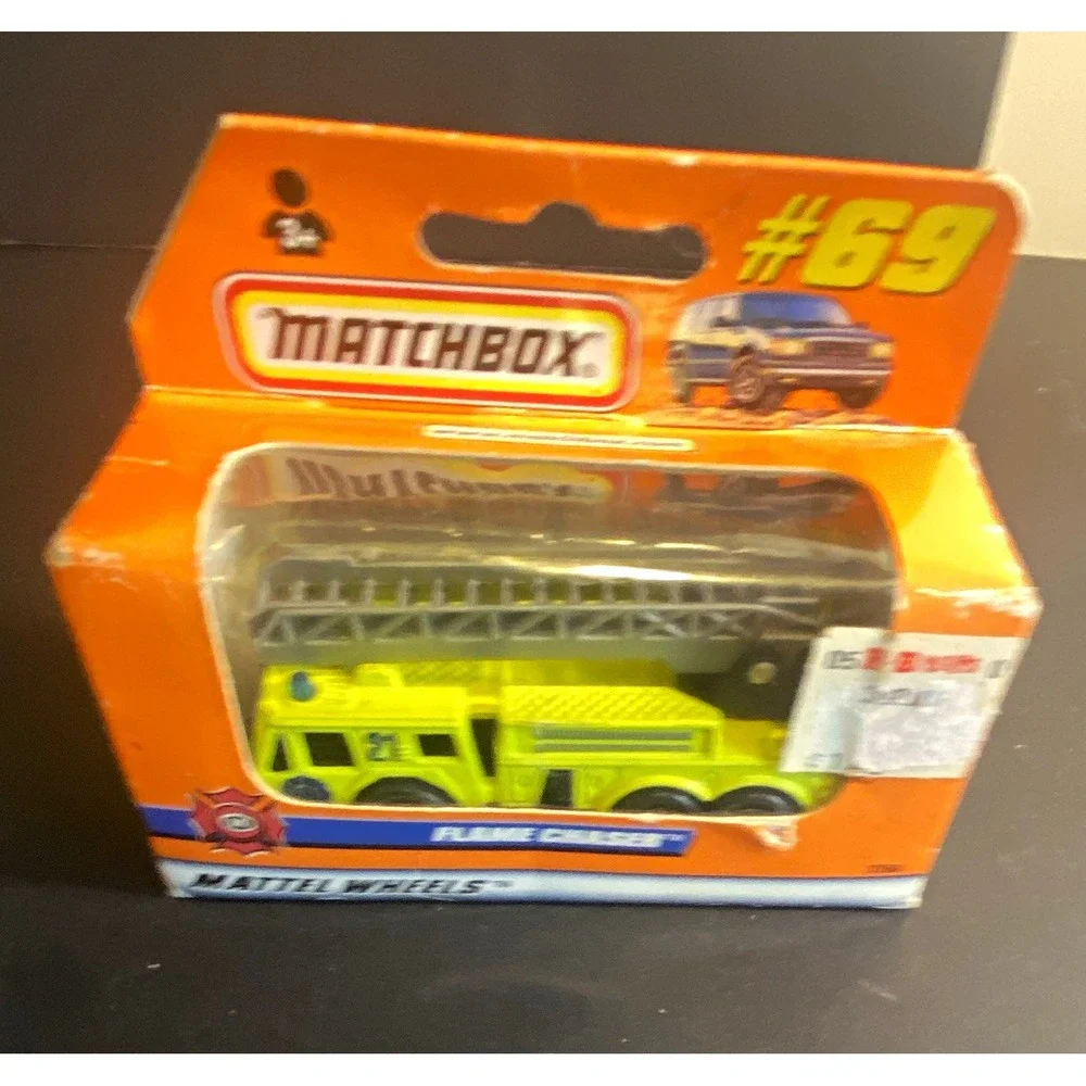 Matchbox Mattel Wheels Mack Flame Chaser Fire Truck 1:64 Diecast #69 NIB